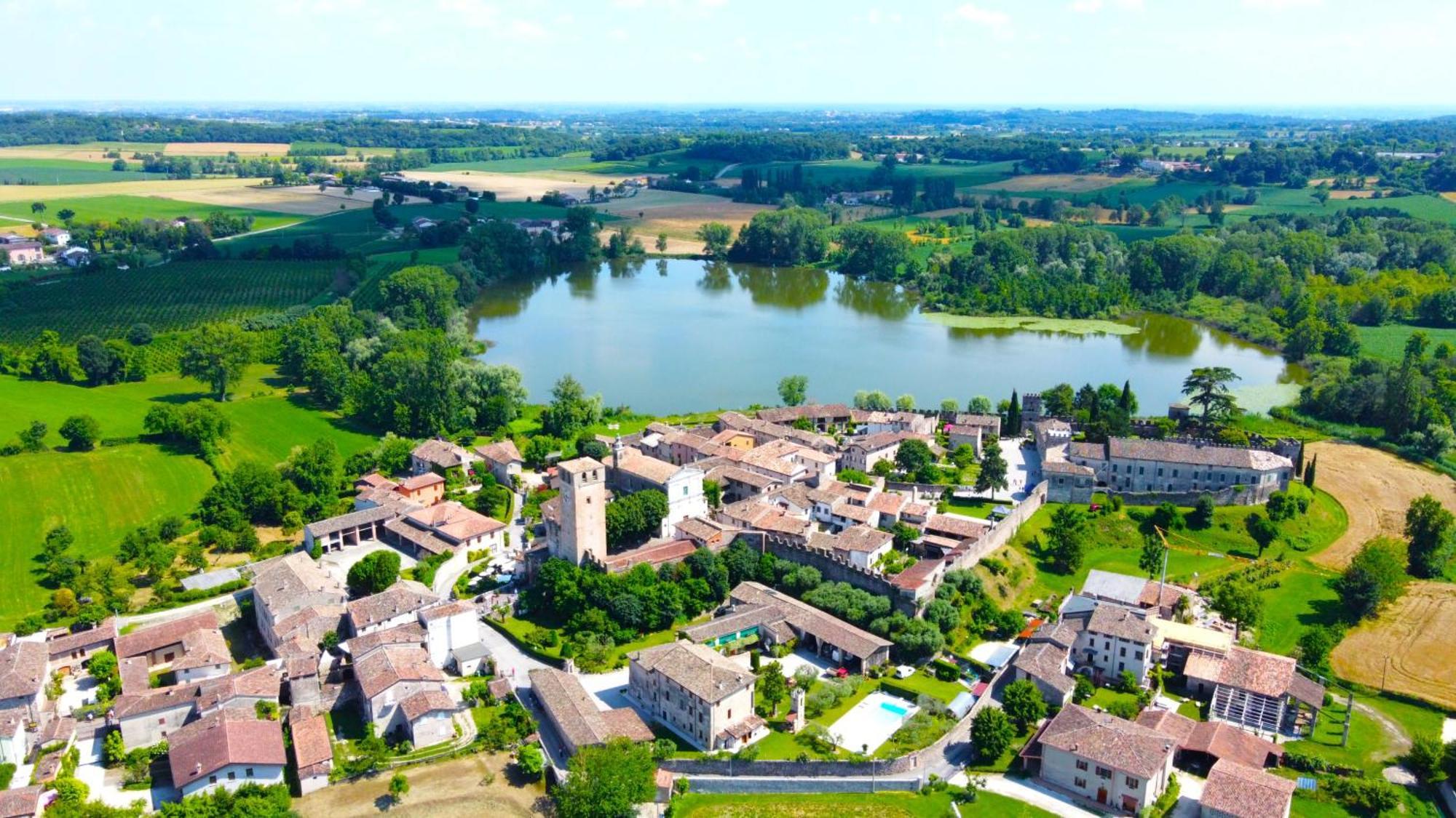 شقة La Dimora Nel Castello Castellaro  المظهر الخارجي الصورة