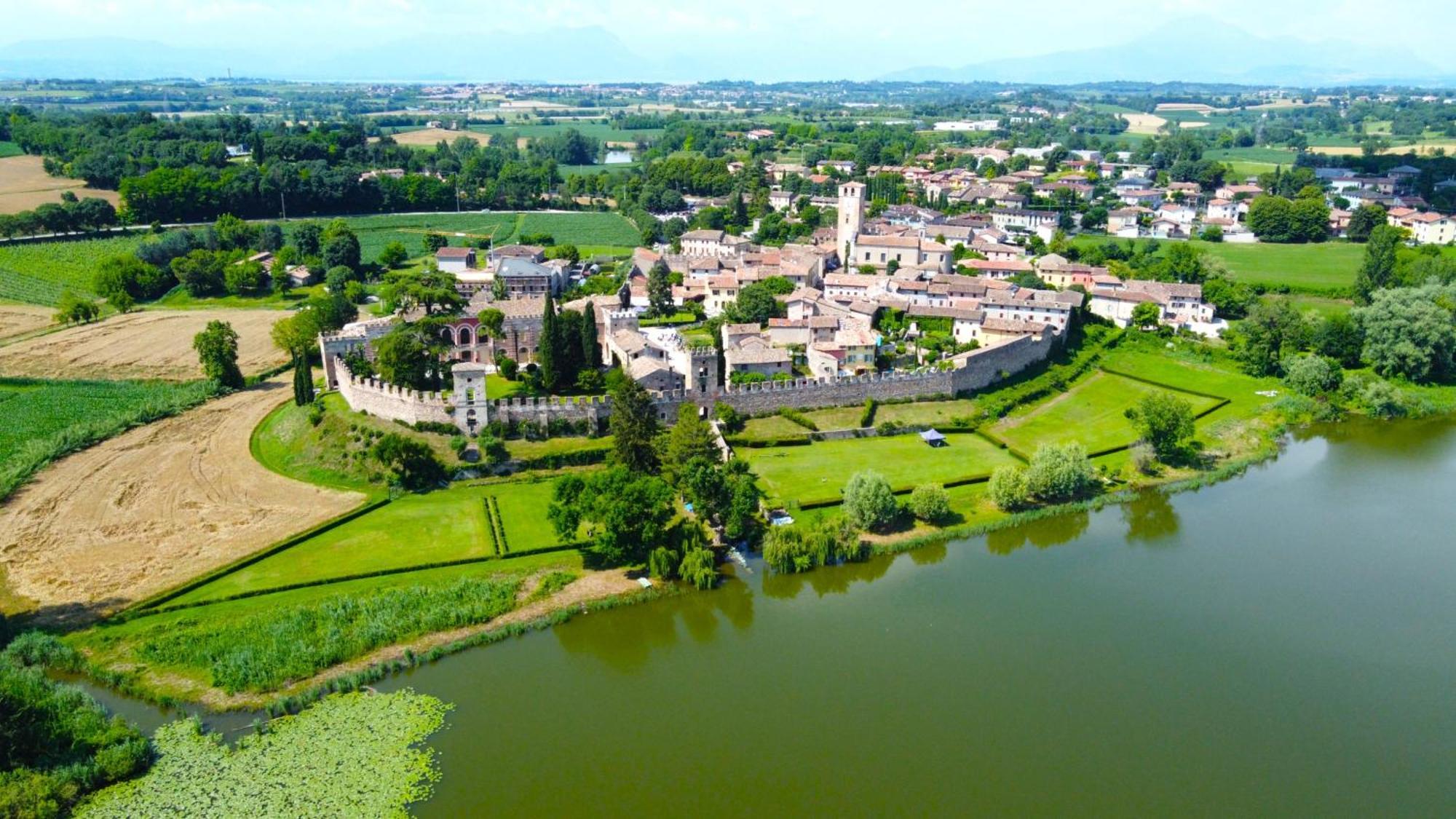 شقة La Dimora Nel Castello Castellaro  المظهر الخارجي الصورة